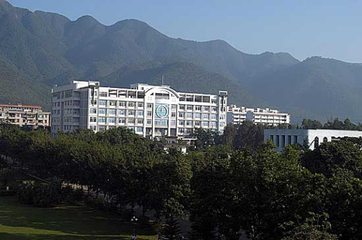 Zhaoqing University main teaching block, showing the rolling hills behind, where you can find wonderful views over the Lake and City